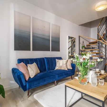 Daire Dabrowskiego By The Railway Station *