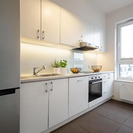 Daire Dabrowskiego By The Railway Station