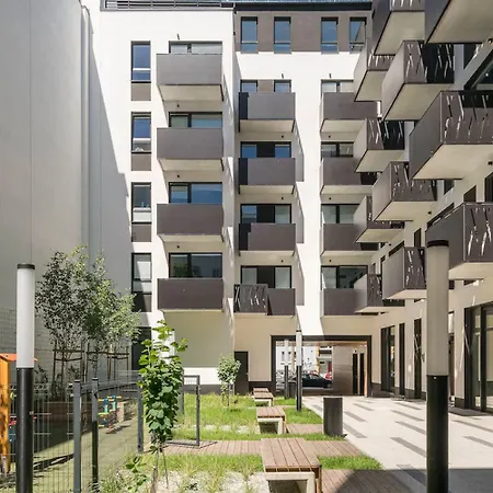 Daire Dabrowskiego By The Railway Station Wroclaw