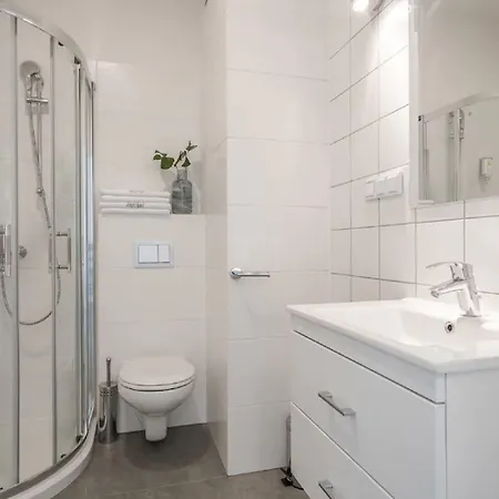 Daire Dabrowskiego By The Railway Station Wroclaw