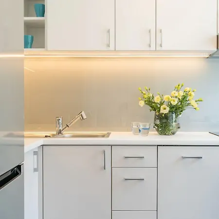 Daire Dabrowskiego By The Railway Station *