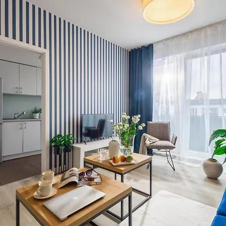 Dabrowskiego By The Railway Station ורוצלב