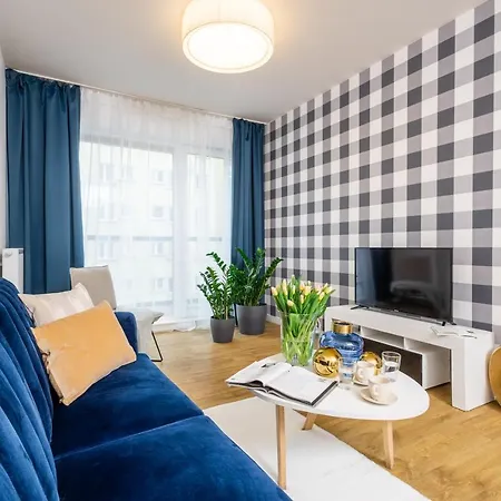 Dabrowskiego By The Railway Station Apartment