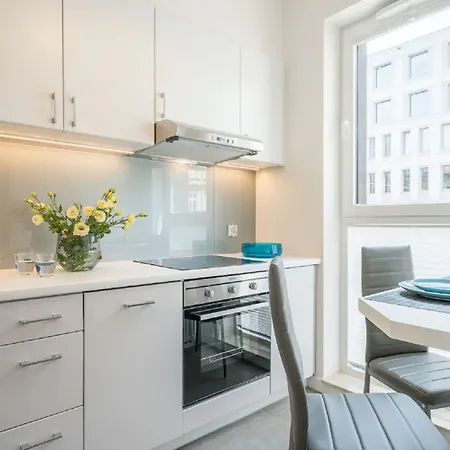 Dabrowskiego By The Railway Station Appartement *