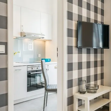 Dabrowskiego By The Railway Station Appartement *