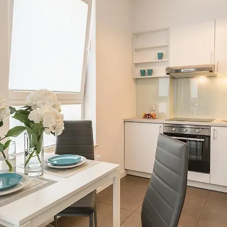 Dabrowskiego By The Railway Station Apartment Wroclaw