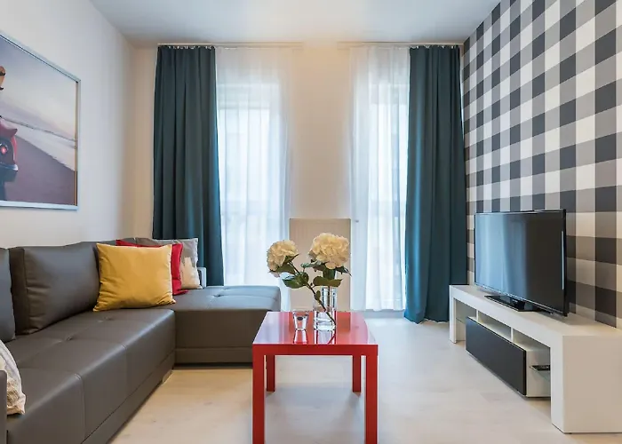 Dabrowskiego By The Railway Station Apartment *