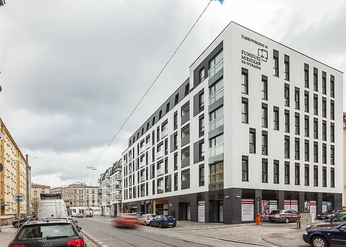 Dabrowskiego By The Railway Station Apartment